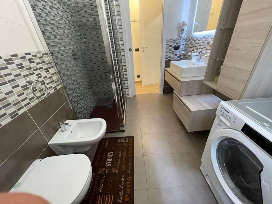 Nel Quartiere Bayres Completamente Rinnovata * Milaan