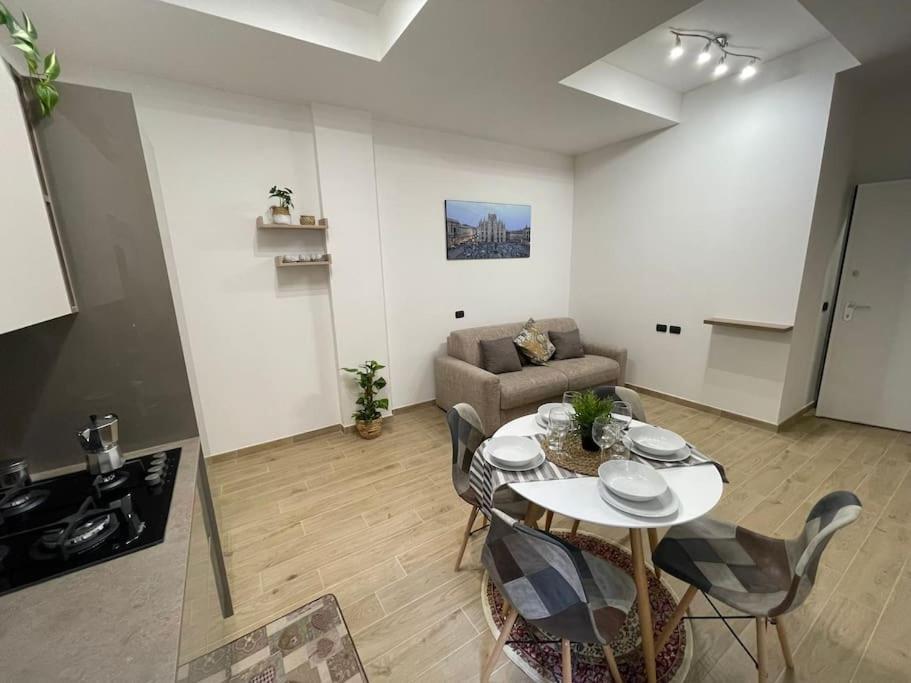 Appartement Nel Quartiere Bayres Completamente Rinnovata Milaan