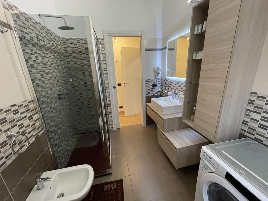 Nel Quartiere Bayres Completamente Rinnovata Milaan