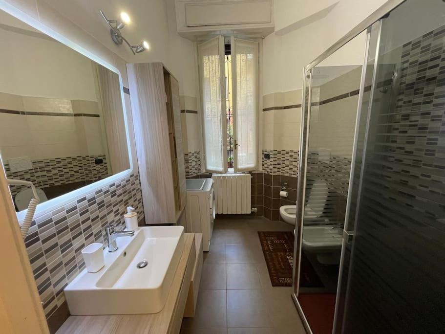 Nel Quartiere Bayres Completamente Rinnovata Appartement Milaan