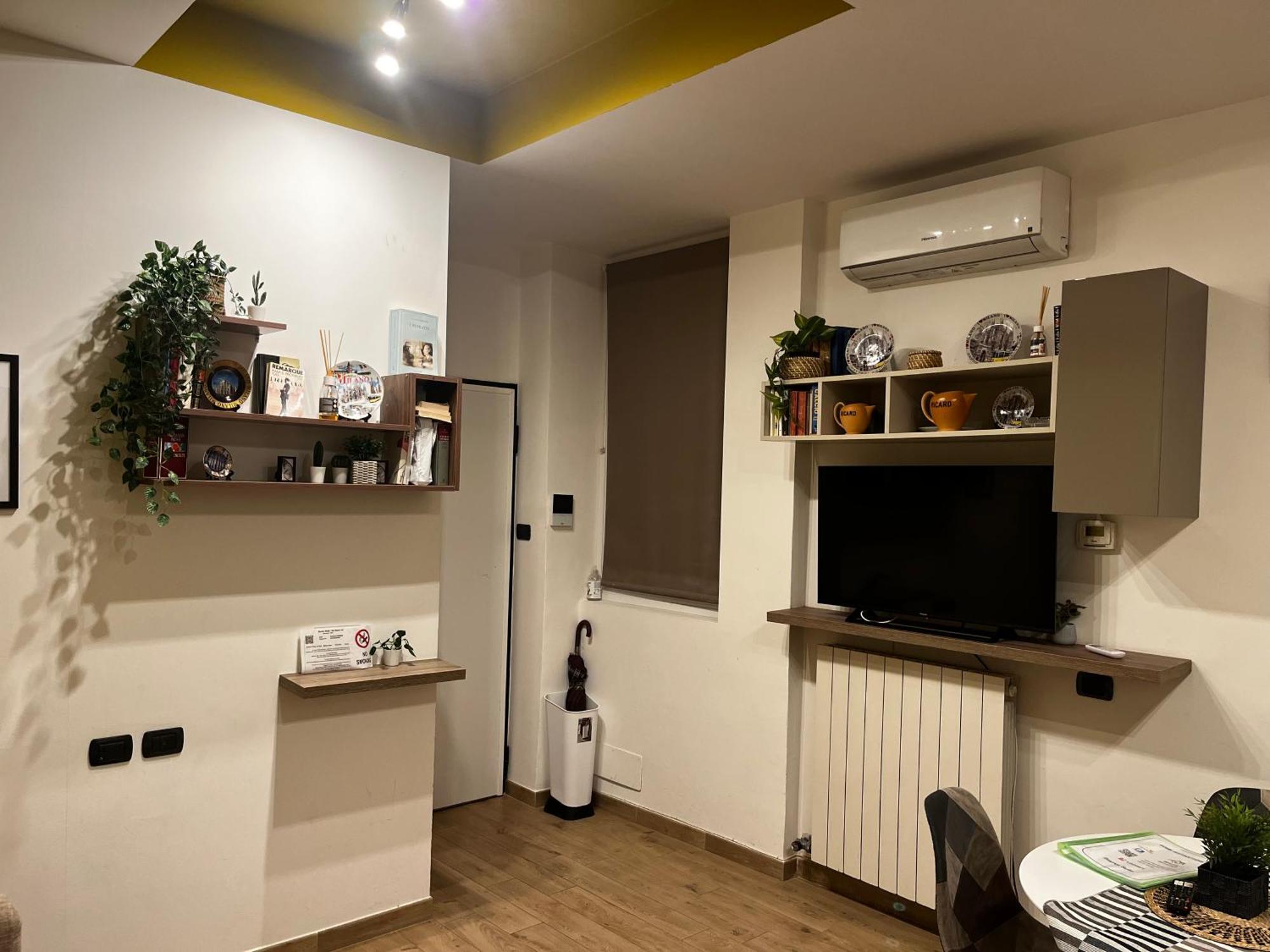 Appartement Nel Quartiere Bayres Completamente Rinnovata Milaan